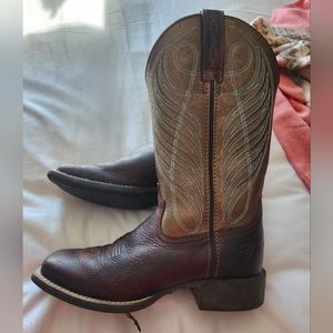 Ariat women's cowboy boots square toe size 6 western